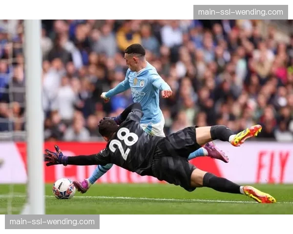 曼城对阵阿森纳，哈兰德开场3分钟利用对方后场失误完成抢断破门