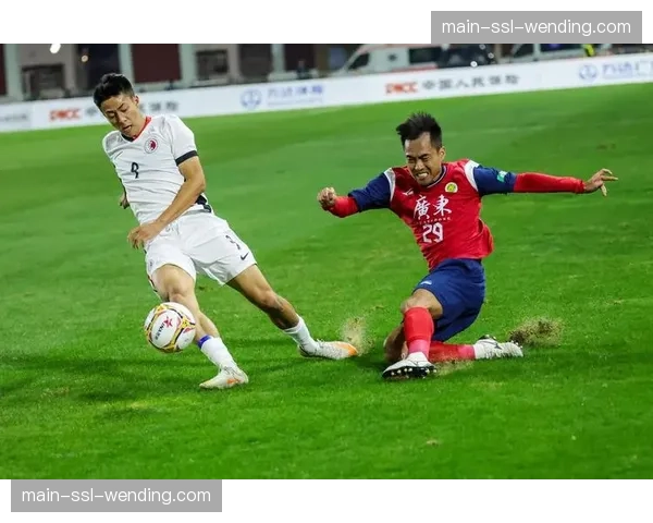 争议瞬间：赫塔菲进球因冲撞门将在先被VAR判罚无效，主帅抗议染黄